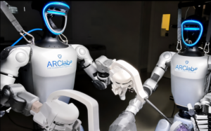 Robots humanoides llegan al quirófano: la cirugía del futuro ya comenzó