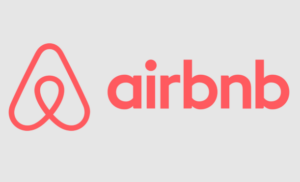 Airbnb quiere aligerar tus vacaciones: suma IA, comida a domicilio y hasta cunas