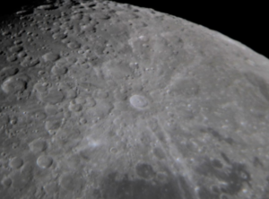 Un tesoro bajo el hielo: China y Estados Unidos apuntan sus carreras espaciales hacia el polo sur de la Luna